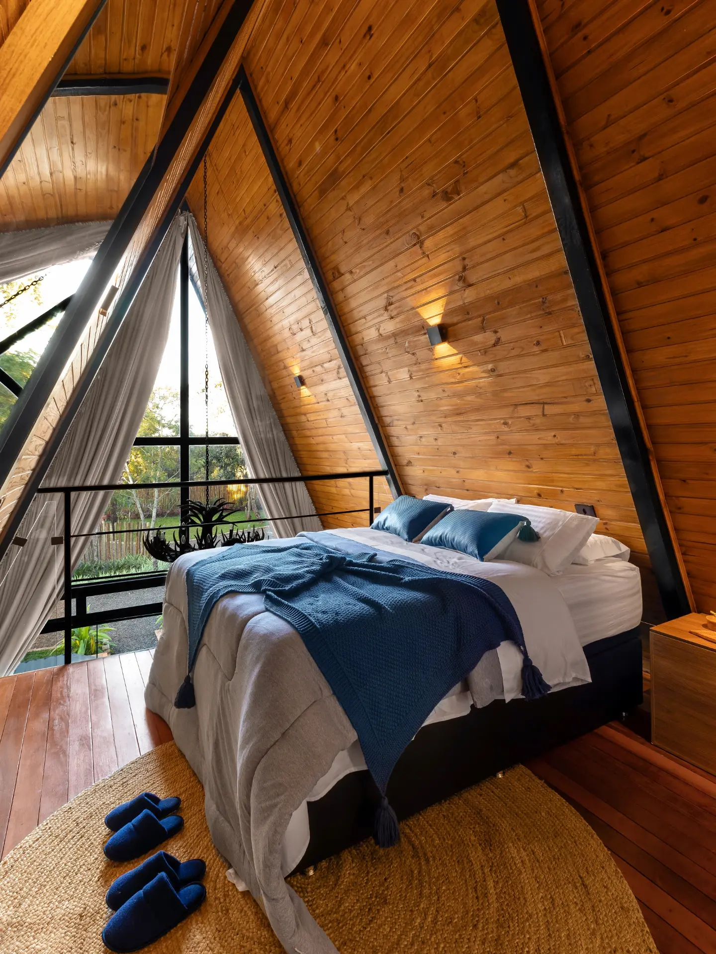 Quarto da Zaruna com vista para as árvores